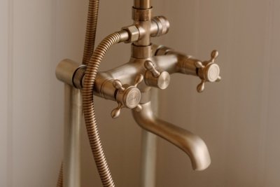 Messing is uit, chroom neemt je interieur over